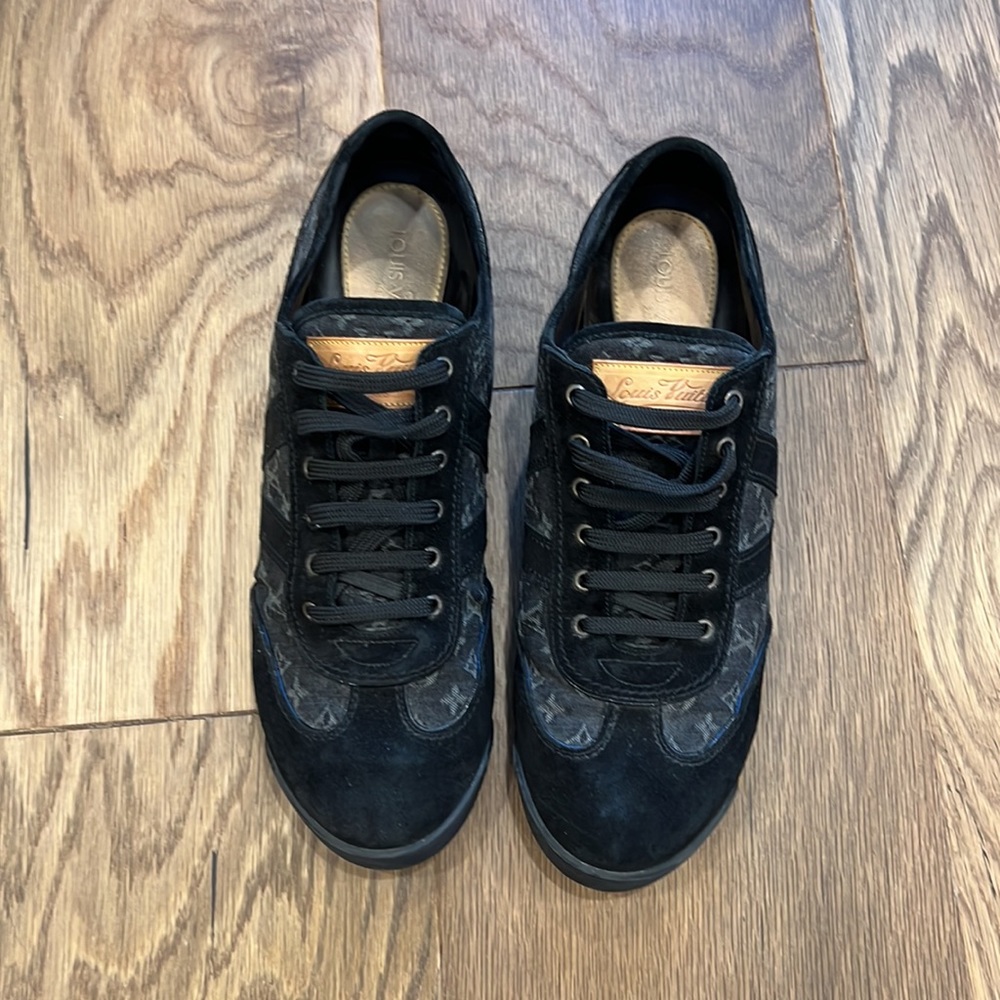 Men’s Louis Vuitton Black Sneakers - Picture 4 of 13